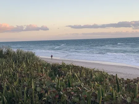 Beautiful Melbourne Beach Oceanfront Townhouse