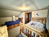 Wolves Den- Lakefront Cabin w/ Private Hot Tub