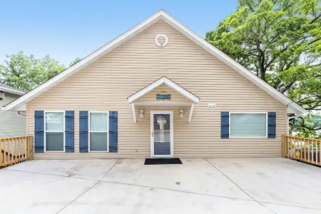 Spacious LF Home-Million Dollar Views with 26 Foot Slip, Kayaks, Sups and More!