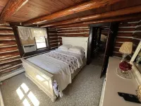 Charming Creekside Family Cabin, 15 Minutes to Falls, Golf, Waterfalls & More.