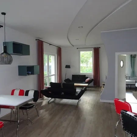 Schöne, Neue Ferienwohnung, Familienfreundlich in Zentrums- und Schlossparknähe