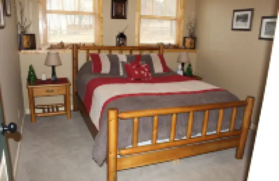 Lovely Devils Lake Cabin Baraboo Dells Huge Yard Skiing Best Location!