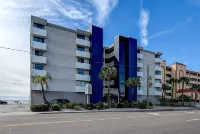 Enjoy beautiful sunsets from the top floor in this 2 bed,  2 bath condo!