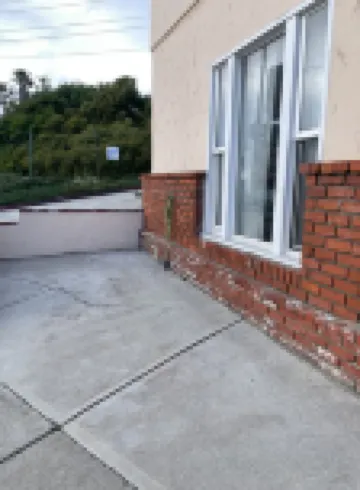 Studio 2 blocks to Beach w/ Parking - Close to LAX