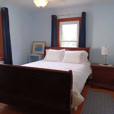 Cozy and Comfortable 1939 Cottage Close to Wittenberg, Shopping, Restaurants. Отели в г. Спрингфилд