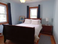 Cozy and Comfortable 1939 Cottage Close to Wittenberg, Shopping, Restaurants.