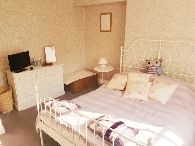Belmont House .  Self catering coastal holiday home .  North Yorkshire  Coast ⚓ Hotels near Saltburn Cliff Tramway