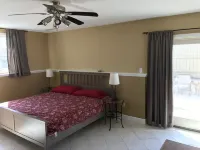 Oceanfront Villa, A/C, Cable TV, Free WiFi, 2 Decks, Outdoor Grill, Pet-Friendly