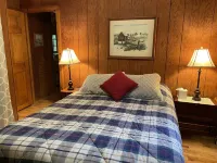 Beautiful log cabin with all the creature comforts of home. Private fishing lake