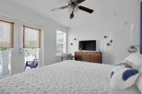 Modern 4BR Lux Home, family friendly 4 blocks from JAX Beach and close to Mayo