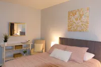 Cozy-Hoosier themed bungalow-Walk to best city parks and Downtown.