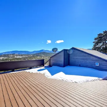 Wonderful Mountain Scenic Views with Freestanding Arcade