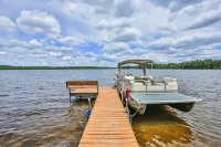 Gone Fish Inn: Remodeled Lakefront Cabin, FREE Wi-Fi & Firewood, No Cleaning Fee Hotels in St. Germain