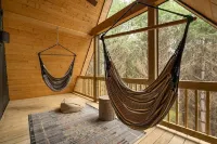 Family Fave : Secluded : Conversation Pit : Kids' Fort : Hot Tub : Trails