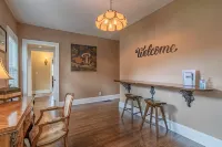 A Beautiful Escape By The Riverside! Hotels in Rockford