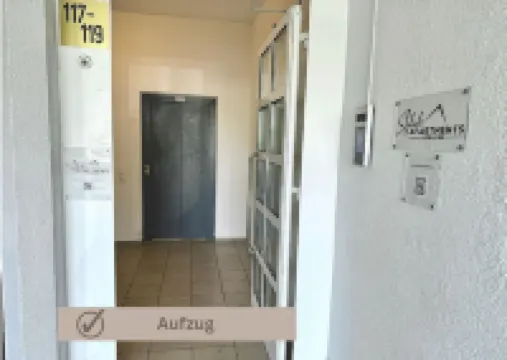 Modern, Zentrumsnah mit Parkplatz und Balkon