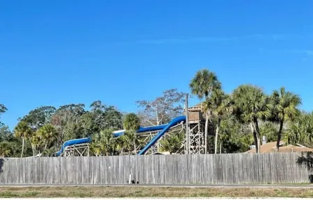 Main River house: Includes Kayaks, Canoe, Game Rm, Weeki Spring behind home, Отели в г. Уэки-Уочи-Гарденс