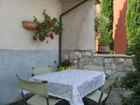 Apartment in restored Rustico directly on the lake, open all year.