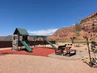 Private hot tub! Pool/Spa! 2 King Beds! Bunk Room! Sleeps 10! Pickleball! Gym!