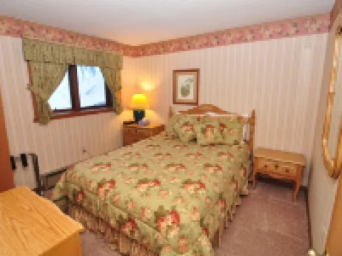 Ski-in ski-out 1 Bdrm Chalet w sauna on slopes & lake - sleeps 2 Hotels in Iron County