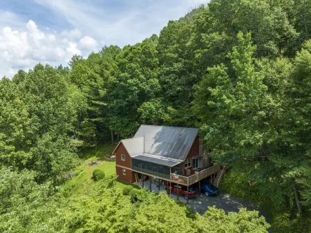 Great lake views, super fast WiFi, Lake/Dock access Отели в г. Джонсон