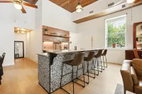 The McKinley on Elgin's Historic Main Street Hotels in Elgin