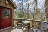 The Cove: Nestled amongst huge boulders and trees - Pool and Fitness Access!