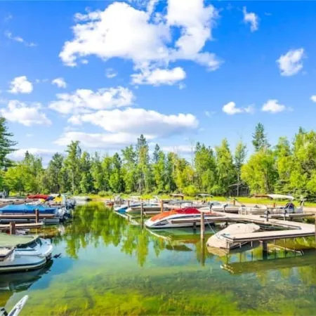 Bigfork Condo - Close to Lake Отели в г. Бигфорк