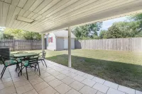 Cozy Cottage Near Beach Sleeps 9