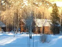“Deer” Log Cabin with 2Q Log Beds, Bath and Kitchenette