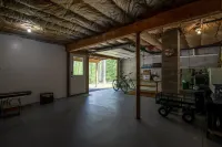 Peaceful woodsy retreat with stream and hiking on property / near Bethel Woods