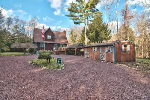 Waterfront Home in the Poconos,  Dog Friendly فنادق في پيراڈائز ٹاؤن شپ