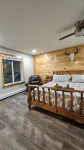 20 Min from Ski Lift & Private Hot Tub, Fire Pit, Game Room, Fireplace
