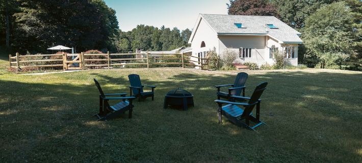 Country Estate Outside Hudson - Heated Extra Large Pool w/ Outdoor Barrel Sauna Hotels in Columbia County