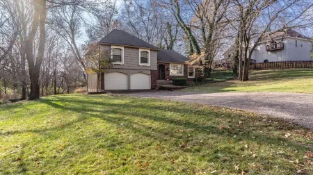 Secluded, updated 4BR, kid friendly, 5 min from restaurants