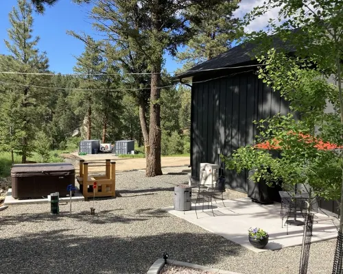 Modern Relaxing Escape - The Clancy Cottage Hotels in Clancy