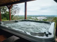 Mountain Retreat  ★ HEATED POOL ★  Amazing Views!