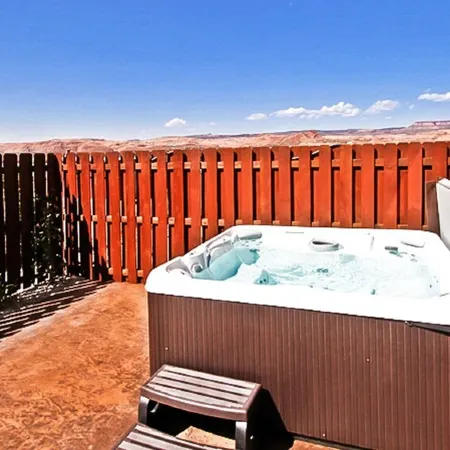 DW6  Private Hot Tub, En-Suite Bathroom for Each Bedroom, Near Arches Park!