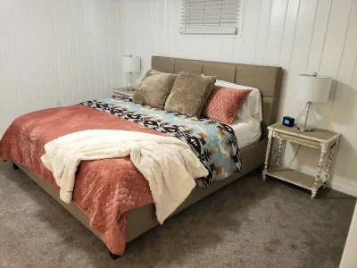The Cache Cottage ~ cozy 5 bedroom close to USU, Downtown Logan and Logan Canyon