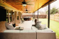 Cottage with hot tub!