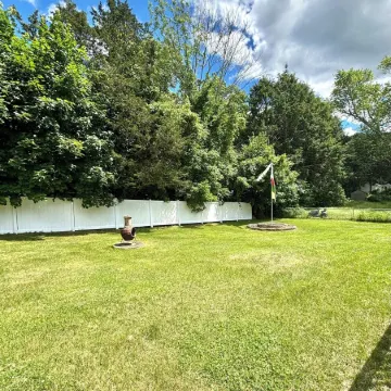 Charming 3-Bedroom Ranch 1 Minute from Mohegan Sun.