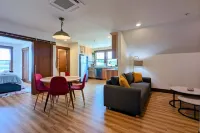 Newberg Wine Country Suites: Noir Room Hotels in Newberg