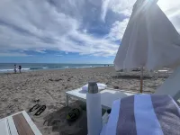 Brand New Beachfront 2 bed/2.5ba Condo in 5 star resort Palm Beach area Hotel in zona Rapids Waterpark