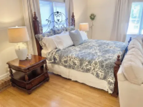 McCullough Park Charming 3-bedroom  in fantastic Stockbridge