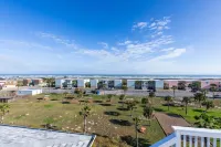 The Blue Marlini- Best 360 View, Private Heated Pool, and Golf Cart! Garage A/C!