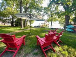 belVita-Lakefront Zen. Lake Wylie, Near Belmont and Whitewater center. Kayaks