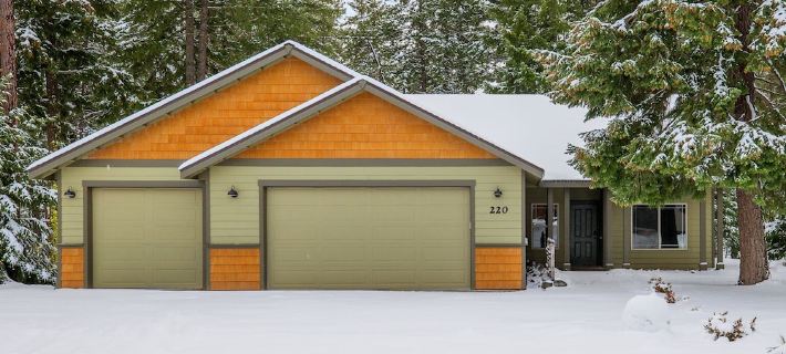 5-star family home with game room, private hot tub, summer pool, near the lake! Hotels in Kittitas County
