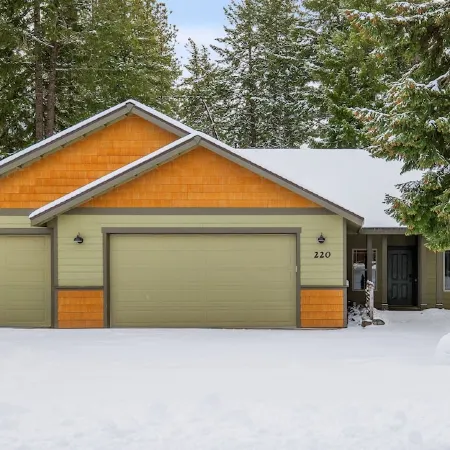 5-star family home with game room, private hot tub, summer pool, near the lake!