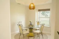 Tropical Family Funhouse, Relax: No Chore Pet friendly Rental