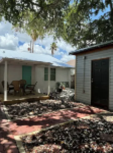 Coastal Bungalow by the Marina Downtown!